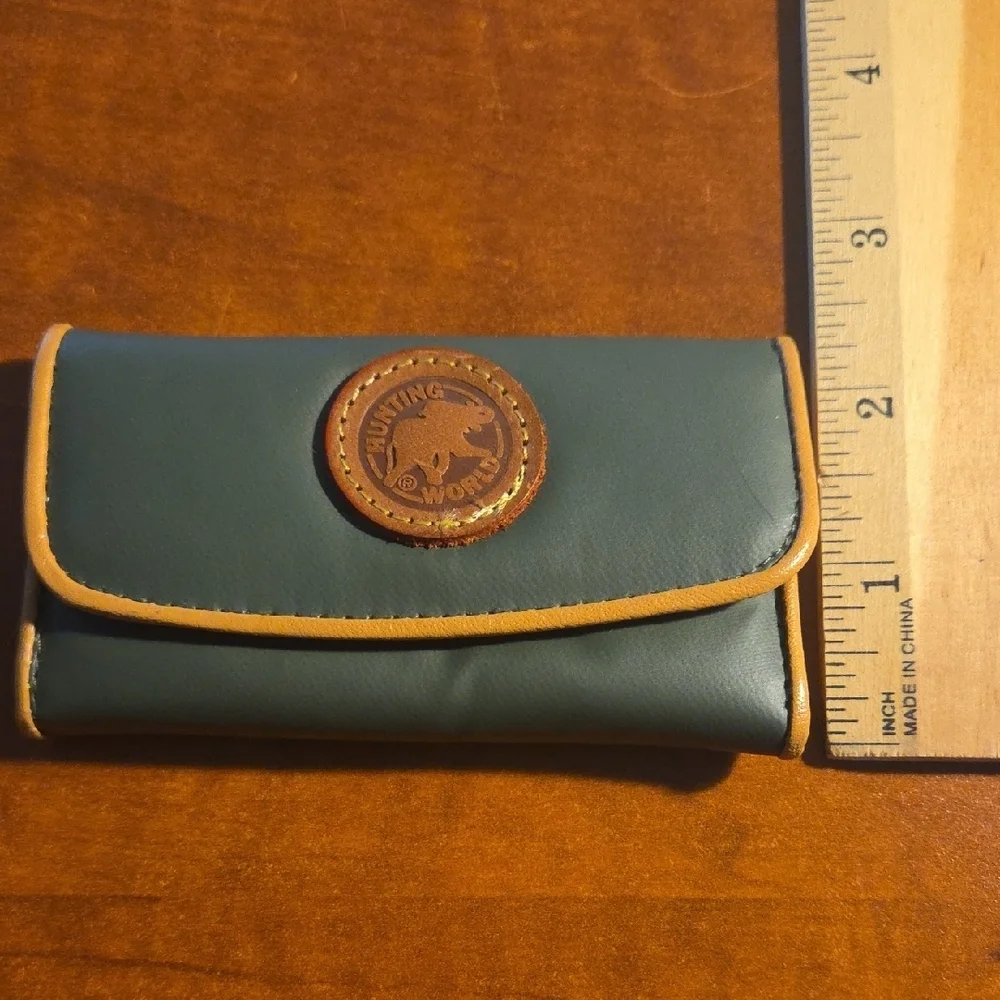 Hunting World Green Leather Key Wallet with Brown Logo